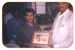 Mr. N Bitra Receiving A memento from Pinnamaneni Venkateswara Rao, Minister Technical Education, on the occasion of 56th Independence Day (15th August 2003). Bitra Net Pvt. Ltd., has donated two letest configuration computers to a School located in Puttagunta (Krishna Dist, Andhra Pradesh) Mr. N Bitra Receiving A memento from Pinnamaneni Venkateswara Rao, Minister Technical Education, on the occasion of 56th Independence Day (15th August 2003). Bitra Net Pvt. Ltd., has donated two letest configuration computers to a School located in Puttagunta (Krishna Dist, Andhra Pradesh)